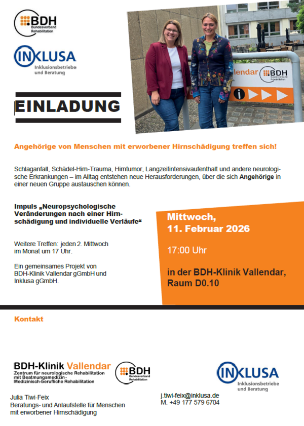 Plakat mit den Veranstaltungsinformationen und Foto von zwei Frauen vor Wegweiser