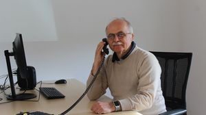 Berufswegecoach Peter von Prillwitz am Telefon